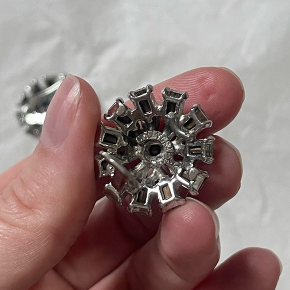 Hollycraft Rhinestone Earrings Clip-On. - Picture 6 of 6